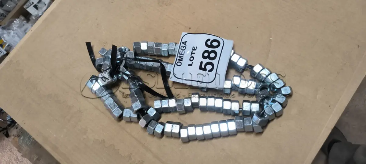 LOTE 586 - 100 PORCAS SEXTAVADAS POLIDA M13 X 1.5. (NO ESTADO EM QUE SE ENCONTRA. SUJEITO A AVARIAS OCULTAS/VISÍVEIS.)