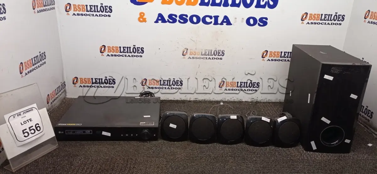 LOTE 556 - 01 HOME THEATER COM 06 CAIXAS DE SOM MARCA LG. (NO ESTADO) ATENÇÃO! FAZER A VISITAÇÃO ANTES DE ARREMATAR, NÃO SABEMOS SE FUNCIONA, LEILÃO NÃO TEM GARANTIA E NEM DEVOLUÇÃO, SUJEITO A POSSÍVEIS AVARIAS VISÍVEIS/OCULTAS E/OU AUSÊNCIA DE COMPONENTES.