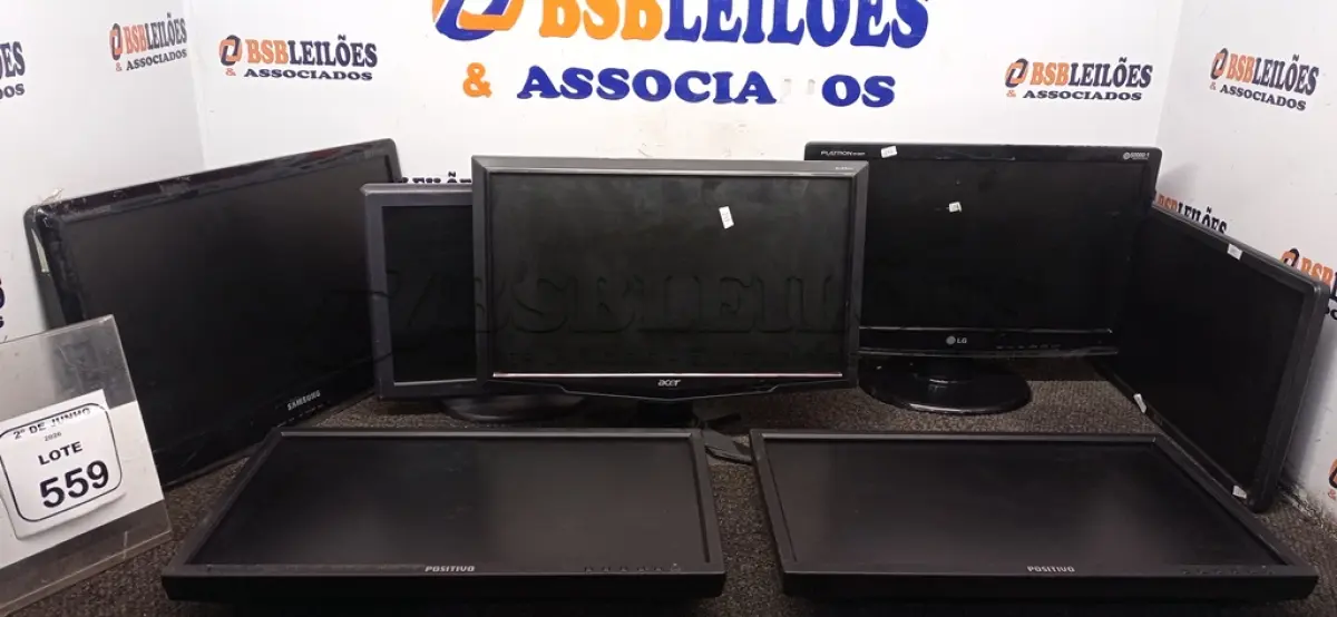 LOTE 559 - 07 MONITORES DE MARCAS E MODELOS DIVERSOS. (NO ESTADO) ATENÇÃO! FAZER A VISITAÇÃO ANTES DE ARREMATAR, NÃO SABEMOS SE FUNCIONA, LEILÃO NÃO TEM GARANTIA E NEM DEVOLUÇÃO, SUJEITO A POSSÍVEIS AVARIAS VISÍVEIS/OCULTAS E/OU AUSÊNCIA DE COMPONENTES.