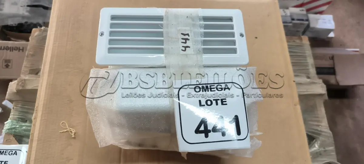 LOTE 441 - 06 LUMINÁRIAS DE EMBUTIR PARA LÃMPADA A60 E27 COM GRADE. (NO ESTADO EM QUE SE ENCONTRA. SUJEITO A AVARIAS OCULTAS/VISÍVEIS.)