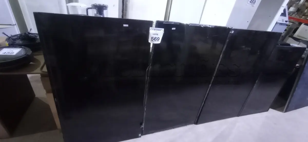 LOTE 569 - 03 TVS LCD DE MARCAS E TAMANHOS DIVERSOS PARA RETIRADA DE PEÇAS. (NO ESTADO) ATENÇÃO! FAZER A VISITAÇÃO ANTES DE ARREMATAR, NÃO SABEMOS SE FUNCIONA, LEILÃO NÃO TEM GARANTIA E NEM DEVOLUÇÃO, SUJEITO A POSSÍVEIS AVARIAS VISÍVEIS/OCULTAS E/OU AUSÊNCIA DE COMPONENTES.