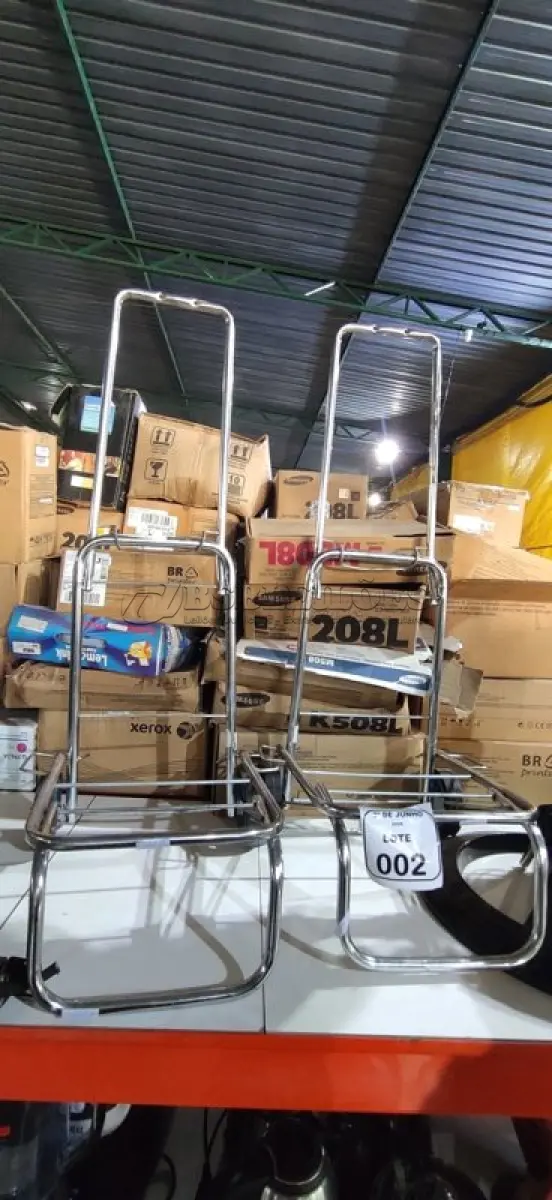 LOTE 002 - 02 CARRINHOS DE FEIRA. (NO ESTADO) ATENÇÃO! FAZER A VISITAÇÃO ANTES DE ARREMATAR, NÃO SABEMOS SE FUNCIONA, LEILÃO NÃO TEM GARANTIA E NEM DEVOLUÇÃO, SUJEITO A POSSÍVEIS AVARIAS VISÍVEIS/OCULTAS E/OU AUSÊNCIA DE COMPONENTES.