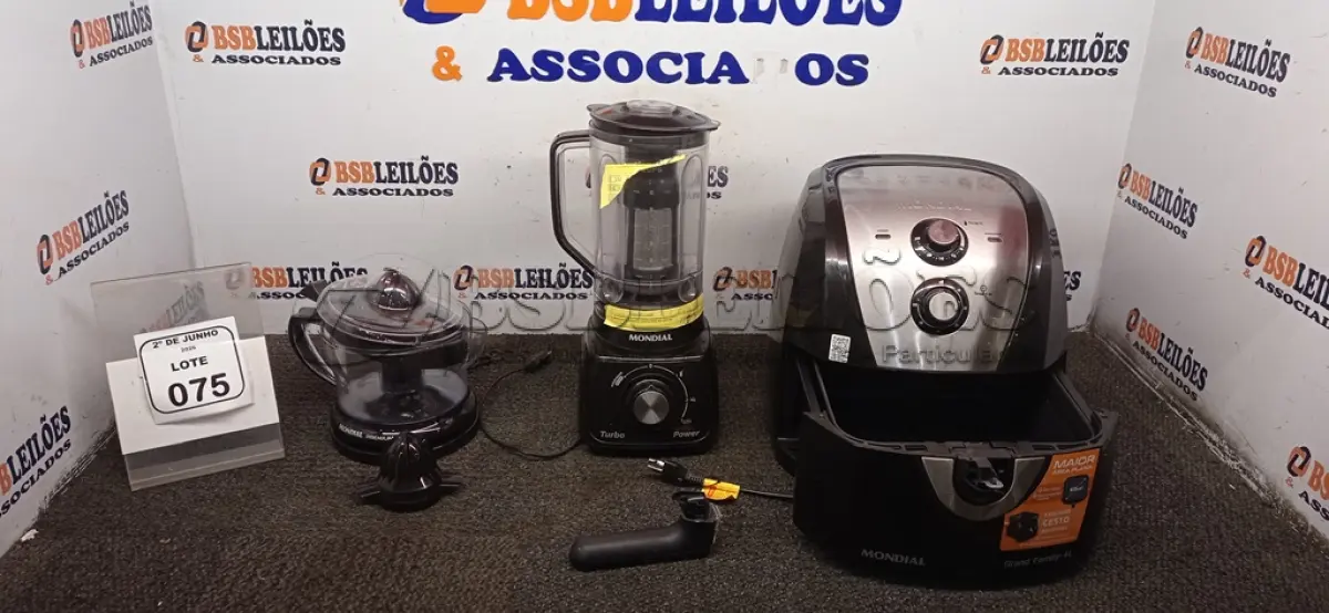 LOTE 075 - 01 AIR FRYER 6L 220V MARCA MONDIAL E 01 LIQUIDIFICADOR 220V MARCA MONDIAL. (NO ESTADO) ATENÇÃO! FAZER A VISITAÇÃO ANTES DE ARREMATAR, NÃO SABEMOS SE FUNCIONA, LEILÃO NÃO TEM GARANTIA E NEM DEVOLUÇÃO, SUJEITO A POSSÍVEIS AVARIAS VISÍVEIS/OCULTAS E/OU AUSÊNCIA DE COMPONENTES.