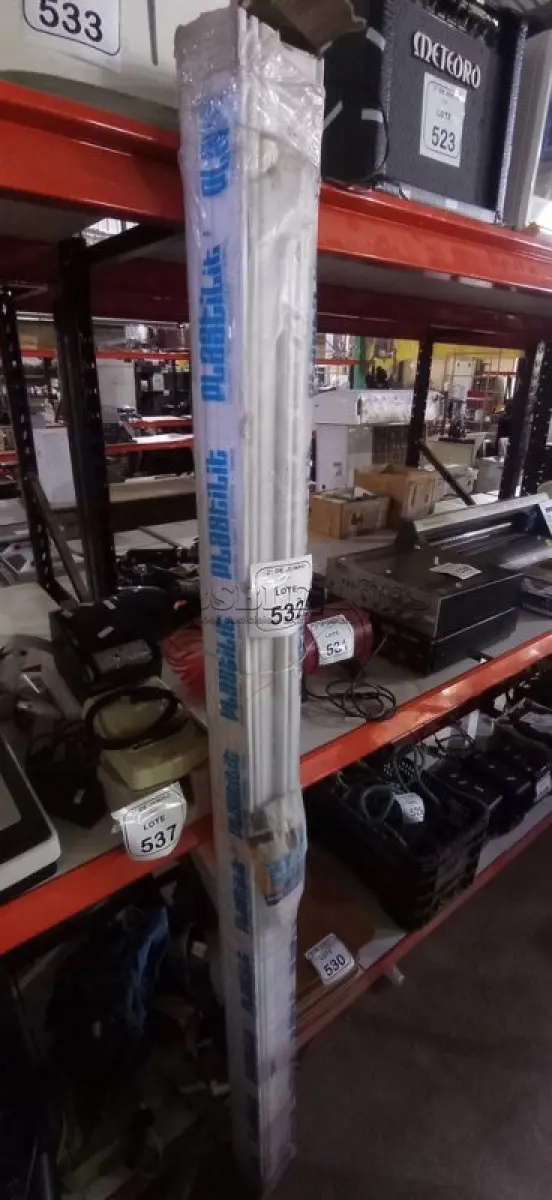 LOTE 532 - 01 PORTA SANFONADA PVC DE 0,86X2,10 NA COR BRANCA MARCA PLASTILIT. (NO ESTADO) ATENÇÃO! FAZER A VISITAÇÃO ANTES DE ARREMATAR, NÃO SABEMOS SE FUNCIONA, LEILÃO NÃO TEM GARANTIA E NEM DEVOLUÇÃO, SUJEITO A POSSÍVEIS AVARIAS VISÍVEIS/OCULTAS E/OU AUSÊNCIA DE COMPONENTES.