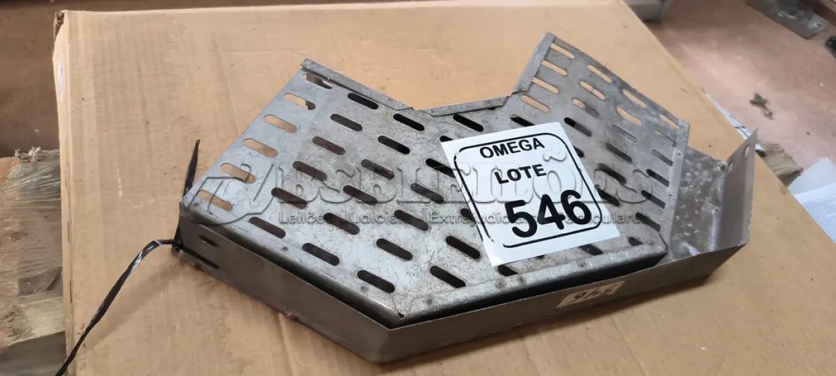 LOTE 546 - 02 CURVAS 90º PERFURADAS PARA ELETROCALHA 100X50. (NO ESTADO EM QUE SE ENCONTRA. SUJEITO A AVARIAS OCULTAS/VISÍVEIS.)