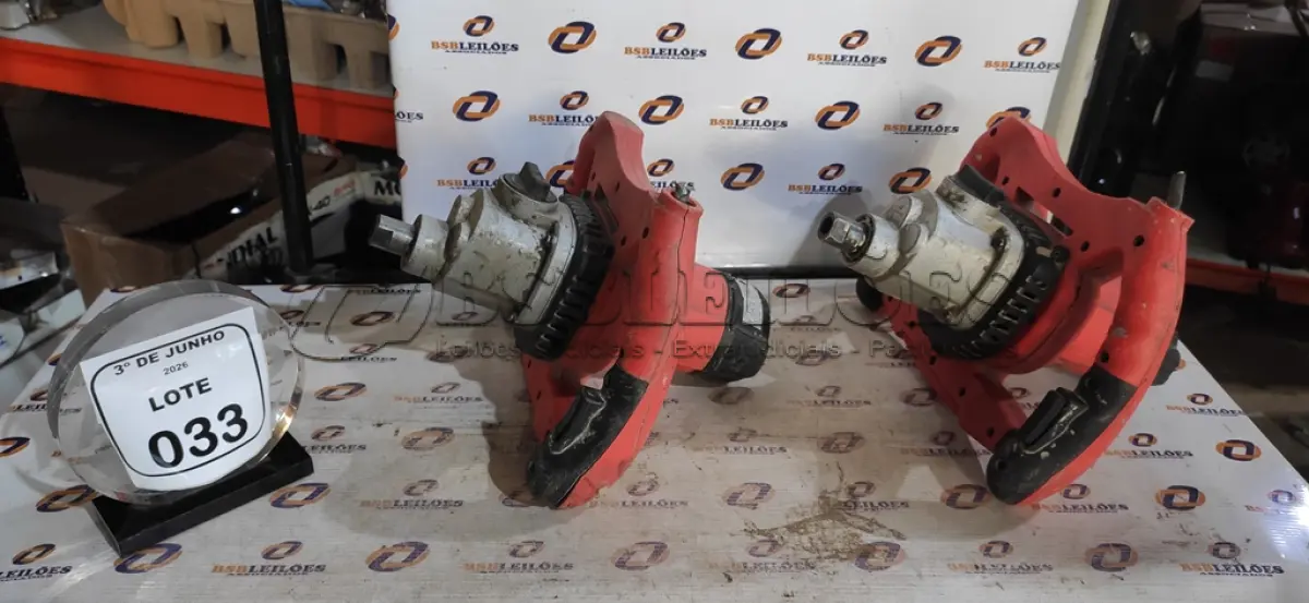 LOTE 033 - 02 MISTURADORES ELÉTRICOS INCOMPLETOS. (NO ESTADO) ATENÇÃO! FAZER A VISITAÇÃO ANTES DE ARREMATAR, NÃO SABEMOS SE FUNCIONA, LEILÃO NÃO TEM GARANTIA E NEM DEVOLUÇÃO, SUJEITO A POSSÍVEIS AVARIAS VISÍVEIS/OCULTAS E/OU AUSÊNCIA DE COMPONENTES.