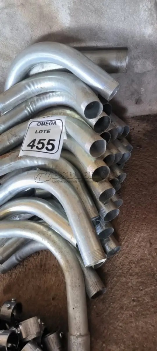 LOTE 455 - 32 CURVAS GALV. ROSCÁVEL - 90º PARA ELETRODUTO - 1 1/2". (NO ESTADO EM QUE SE ENCONTRA. SUJEITO A AVARIAS OCULTAS/VISÍVEIS.)