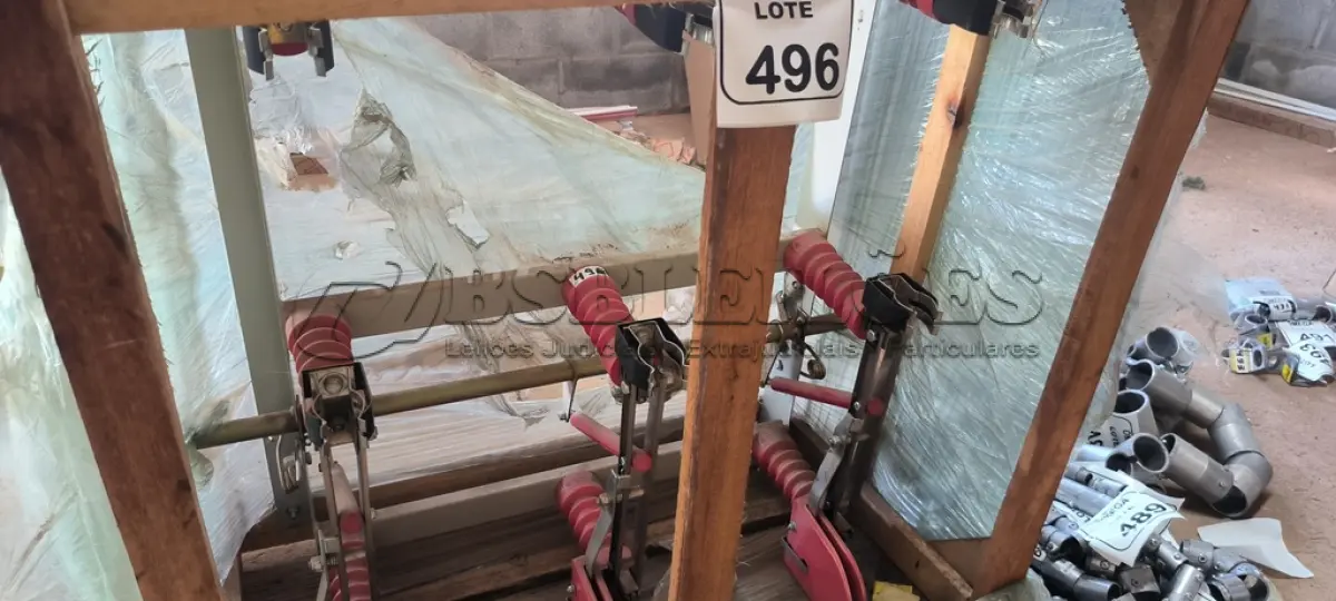LOTE 496 - 01 CHAVE SECCIONADORA PARA FUSÍVEL DE MÉDIA E ALTA TENSÃO. (NO ESTADO EM QUE SE ENCONTRA. SUJEITO A AVARIAS OCULTAS/VISÍVEIS.)