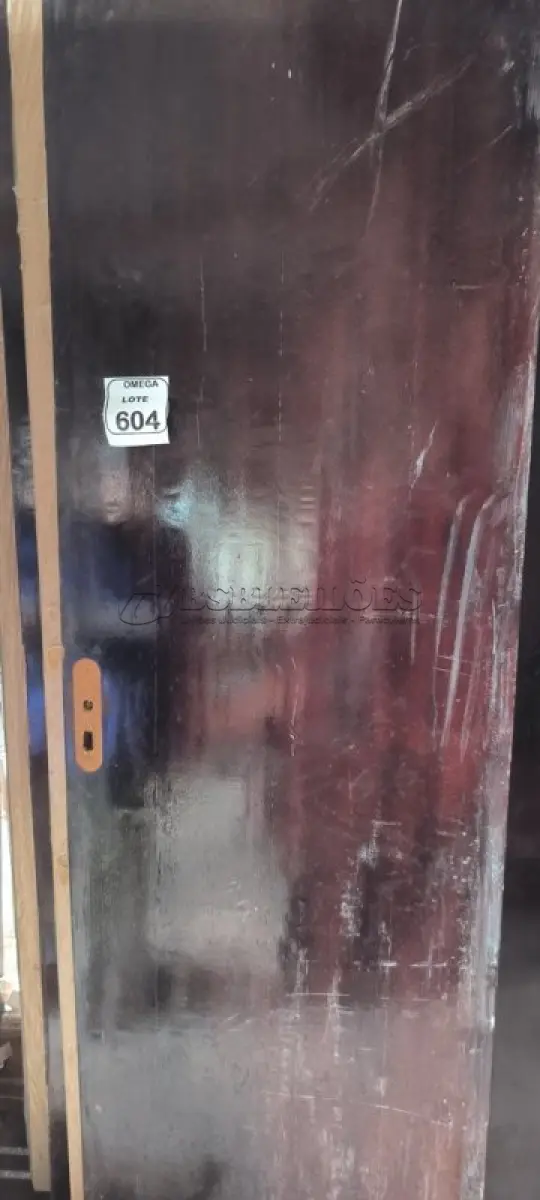 LOTE 604 - 04 PORTAS DE MADEIRA 70X210 . (NO ESTADO EM QUE SE ENCONTRA. SUJEITO A AVARIAS OCULTAS/VISÍVEIS.)