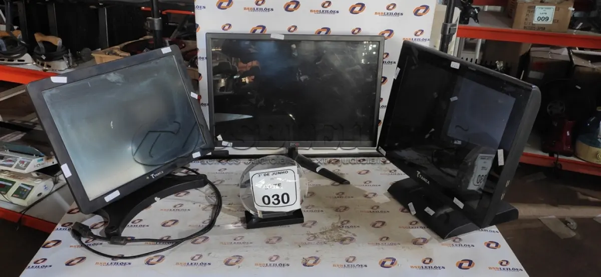 LOTE 030 - 01 MONITOR MARCA PRIZI E 02 MONITORES TOUTCH MARCA TANCA. (NO ESTADO) ATENÇÃO! FAZER A VISITAÇÃO ANTES DE ARREMATAR, NÃO SABEMOS SE FUNCIONA, LEILÃO NÃO TEM GARANTIA E NEM DEVOLUÇÃO, SUJEITO A POSSÍVEIS AVARIAS VISÍVEIS/OCULTAS E/OU AUSÊNCIA DE COMPONENTES.
