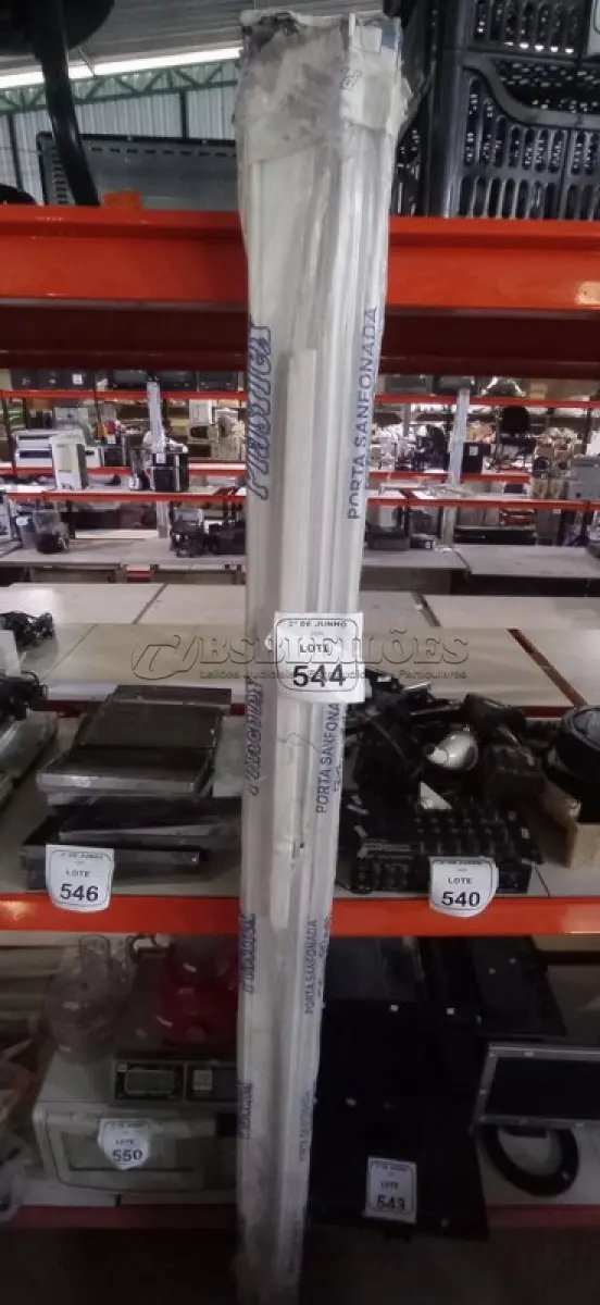 LOTE 544 - 01 PORTA SANFONADA PVC DE 0,86X2,10 NA COR BRANCA MARCA PLASTILIT. (NO ESTADO) ATENÇÃO! FAZER A VISITAÇÃO ANTES DE ARREMATAR, NÃO SABEMOS SE FUNCIONA, LEILÃO NÃO TEM GARANTIA E NEM DEVOLUÇÃO, SUJEITO A POSSÍVEIS AVARIAS VISÍVEIS/OCULTAS E/OU AUSÊNCIA DE COMPONENTES.