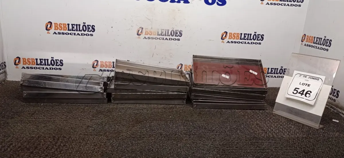 LOTE 546 - 23 BANDEJAS PARA SALGADOS EM INOX. (NO ESTADO) ATENÇÃO! FAZER A VISITAÇÃO ANTES DE ARREMATAR, NÃO SABEMOS SE FUNCIONA, LEILÃO NÃO TEM GARANTIA E NEM DEVOLUÇÃO, SUJEITO A POSSÍVEIS AVARIAS VISÍVEIS/OCULTAS E/OU AUSÊNCIA DE COMPONENTES.