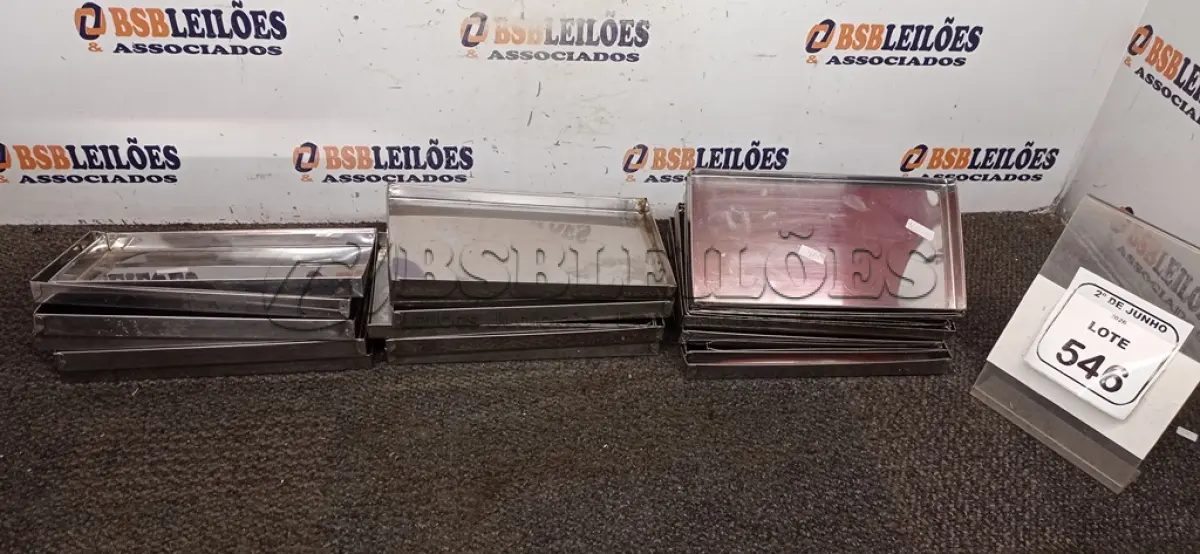 LOTE 546 - 23 BANDEJAS PARA SALGADOS EM INOX. (NO ESTADO) ATENÇÃO! FAZER A VISITAÇÃO ANTES DE ARREMATAR, NÃO SABEMOS SE FUNCIONA, LEILÃO NÃO TEM GARANTIA E NEM DEVOLUÇÃO, SUJEITO A POSSÍVEIS AVARIAS VISÍVEIS/OCULTAS E/OU AUSÊNCIA DE COMPONENTES.