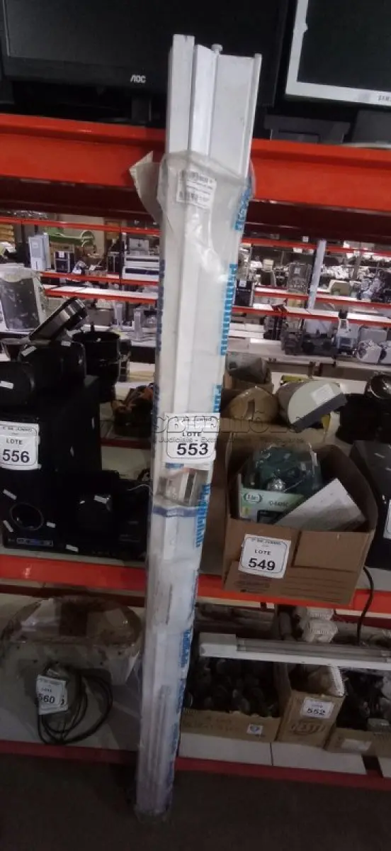 LOTE 553 - 01 PORTA SANFONADA PVC DE 0,86X2,10 NA COR BRANCA MARCA PLASTILIT. (NO ESTADO) ATENÇÃO! FAZER A VISITAÇÃO ANTES DE ARREMATAR, NÃO SABEMOS SE FUNCIONA, LEILÃO NÃO TEM GARANTIA E NEM DEVOLUÇÃO, SUJEITO A POSSÍVEIS AVARIAS VISÍVEIS/OCULTAS E/OU AUSÊNCIA DE COMPONENTES.