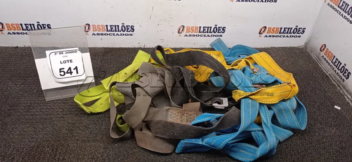 LOTE 541 - 01 LOTE COM VÁRIOS CINTOS DE SEGURANÇA E.P.I E ANTIQUEDAS. (NO ESTADO) ATENÇÃO! FAZER A VISITAÇÃO ANTES DE ARREMATAR, NÃO SABEMOS SE FUNCIONA, LEILÃO NÃO TEM GARANTIA E NEM DEVOLUÇÃO, SUJEITO A POSSÍVEIS AVARIAS VISÍVEIS/OCULTAS E/OU AUSÊNCIA DE COMPONENTES.