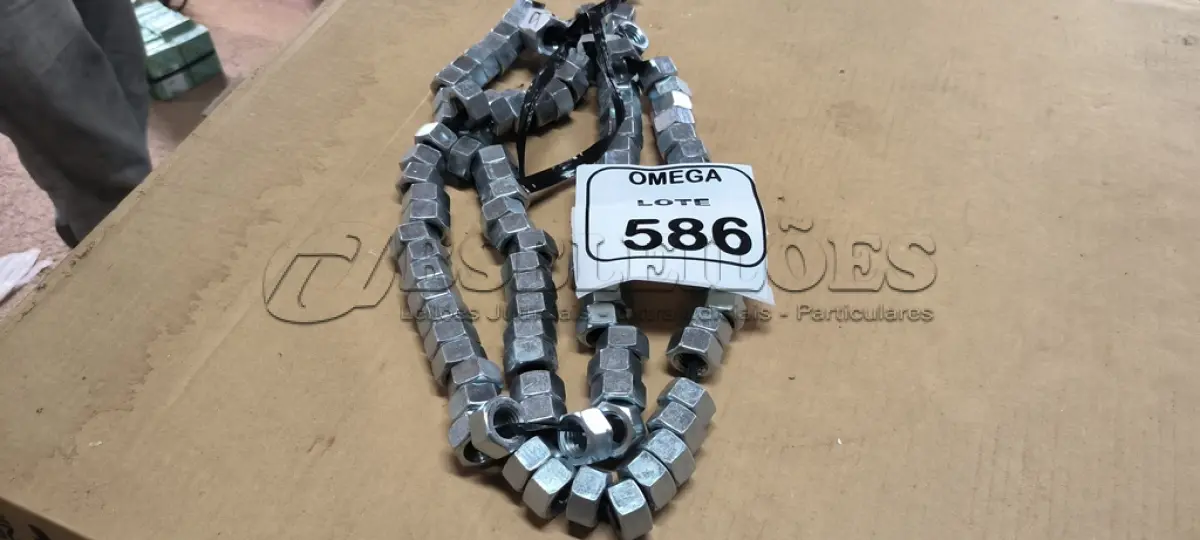 LOTE 586 - 100 PORCAS SEXTAVADAS POLIDA M13 X 1.5. (NO ESTADO EM QUE SE ENCONTRA. SUJEITO A AVARIAS OCULTAS/VISÍVEIS.)