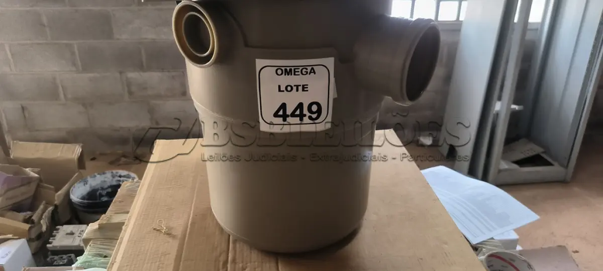 LOTE 449 - 01 CAIXA DE GORDURA AMANCO. (NO ESTADO EM QUE SE ENCONTRA. SUJEITO A AVARIAS OCULTAS/VISÍVEIS.)