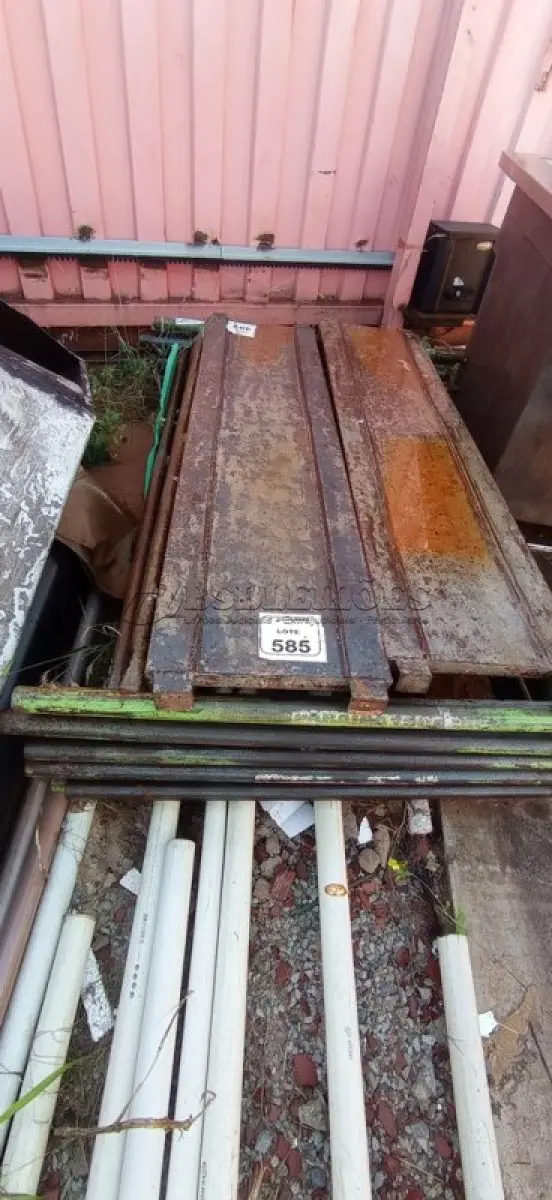 LOTE 585 - 10 PEÇAS DE ANDAIME DE 1X1M. (NO ESTADO) ATENÇÃO! FAZER A VISITAÇÃO ANTES DE ARREMATAR, NÃO SABEMOS SE FUNCIONA, LEILÃO NÃO TEM GARANTIA E NEM DEVOLUÇÃO, SUJEITO A POSSÍVEIS AVARIAS VISÍVEIS/OCULTAS E/OU AUSÊNCIA DE COMPONENTES.