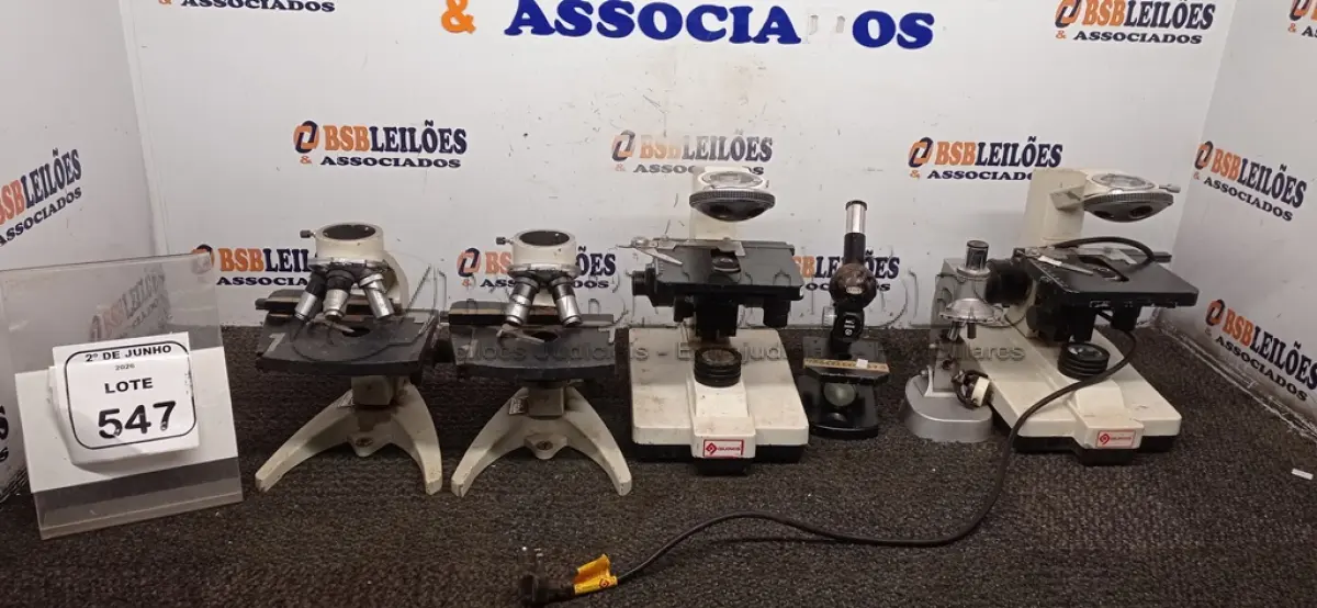 LOTE 547 - 06 MICROSCÓPIOS DE MODELOS DIVERSOS. (NO ESTADO) ATENÇÃO! FAZER A VISITAÇÃO ANTES DE ARREMATAR, NÃO SABEMOS SE FUNCIONA, LEILÃO NÃO TEM GARANTIA E NEM DEVOLUÇÃO, SUJEITO A POSSÍVEIS AVARIAS VISÍVEIS/OCULTAS E/OU AUSÊNCIA DE COMPONENTES.