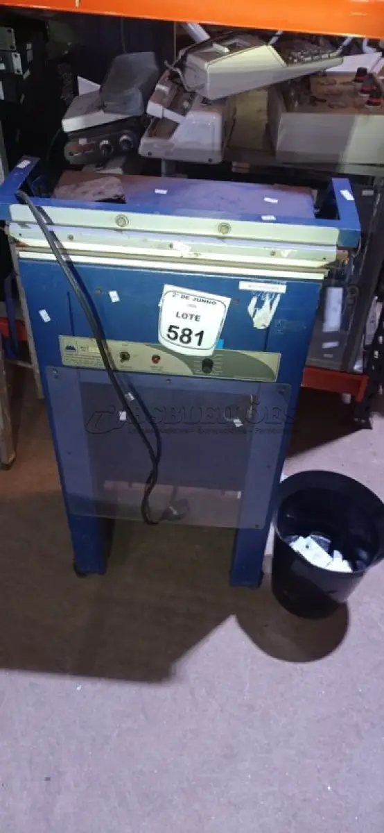 LOTE 581 - 01 SELADORA ENCARTELADORA A VÁCUO. (NO ESTADO) ATENÇÃO! FAZER A VISITAÇÃO ANTES DE ARREMATAR, NÃO SABEMOS SE FUNCIONA, LEILÃO NÃO TEM GARANTIA E NEM DEVOLUÇÃO, SUJEITO A POSSÍVEIS AVARIAS VISÍVEIS/OCULTAS E/OU AUSÊNCIA DE COMPONENTES.