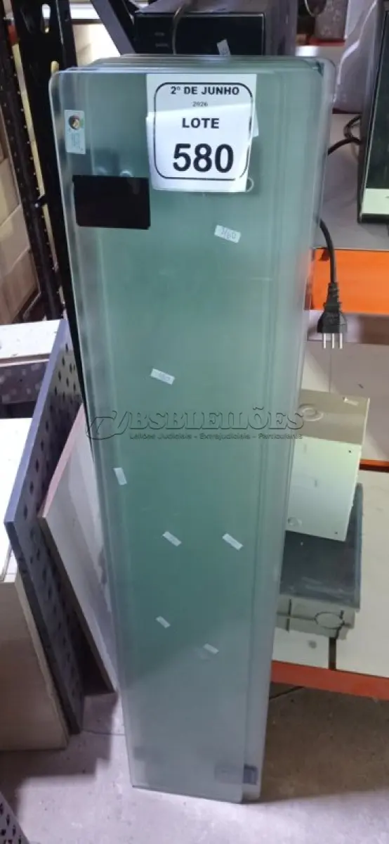 LOTE 580 - 09 PRATELEIRAS DE VIDRO DE 1,30X0,23 CM. (NO ESTADO) ATENÇÃO! FAZER A VISITAÇÃO ANTES DE ARREMATAR, NÃO SABEMOS SE FUNCIONA, LEILÃO NÃO TEM GARANTIA E NEM DEVOLUÇÃO, SUJEITO A POSSÍVEIS AVARIAS VISÍVEIS/OCULTAS E/OU AUSÊNCIA DE COMPONENTES.