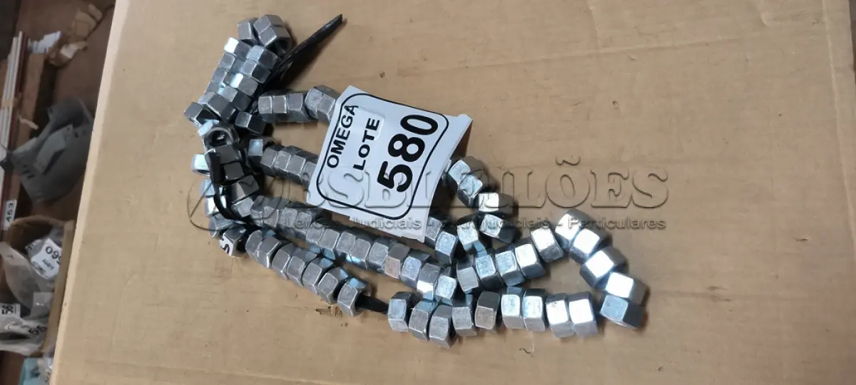 LOTE 580 - 100 PORCAS SEXTAVADAS POLIDA M13 X 1.5. (NO ESTADO EM QUE SE ENCONTRA. SUJEITO A AVARIAS OCULTAS/VISÍVEIS.)