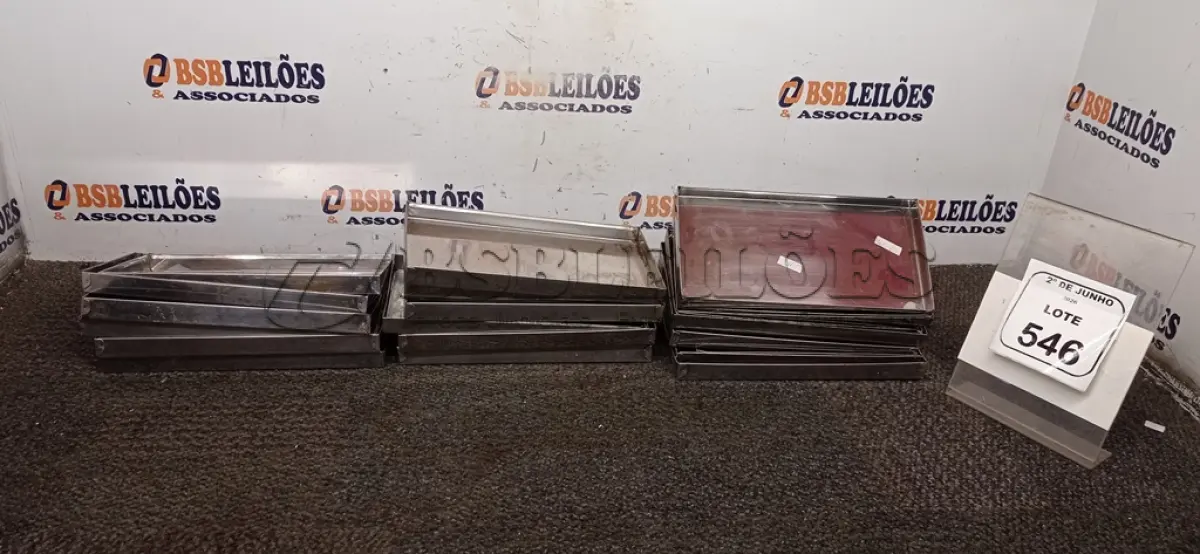 LOTE 546 - 23 BANDEJAS PARA SALGADOS EM INOX. (NO ESTADO) ATENÇÃO! FAZER A VISITAÇÃO ANTES DE ARREMATAR, NÃO SABEMOS SE FUNCIONA, LEILÃO NÃO TEM GARANTIA E NEM DEVOLUÇÃO, SUJEITO A POSSÍVEIS AVARIAS VISÍVEIS/OCULTAS E/OU AUSÊNCIA DE COMPONENTES.
