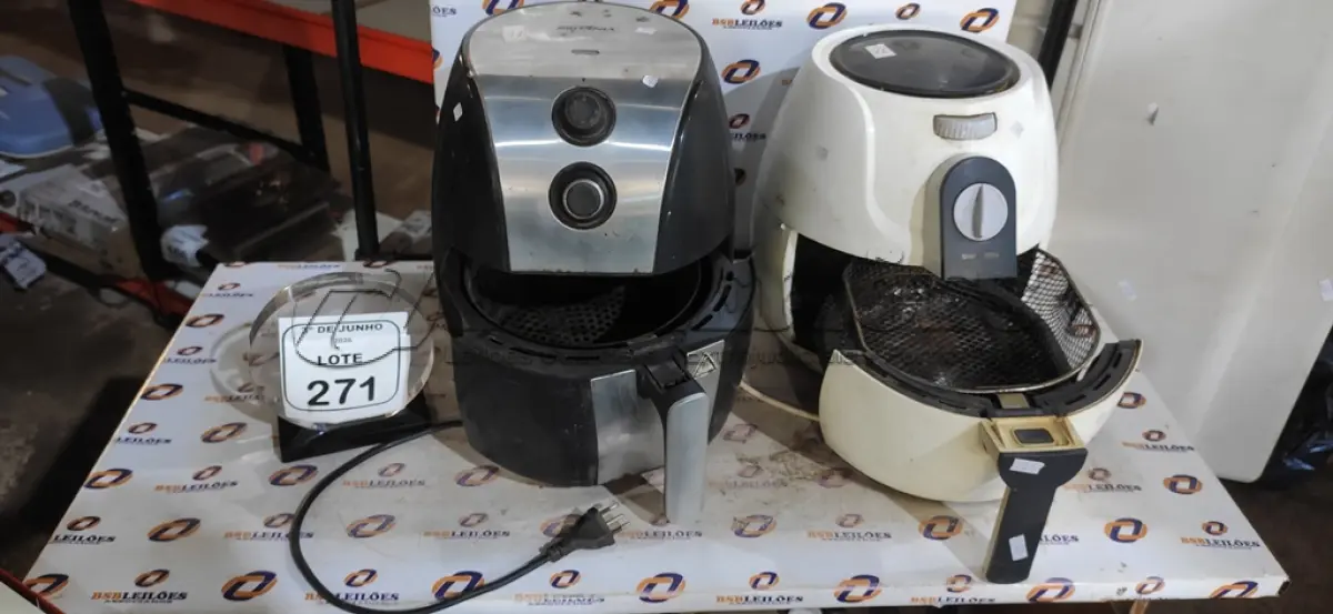 LOTE 271 - 02 AIR FRYER MARCA BRITÂNIA E PHILCO. (NO ESTADO) ATENÇÃO! FAZER A VISITAÇÃO ANTES DE ARREMATAR, NÃO SABEMOS SE FUNCIONA, LEILÃO NÃO TEM GARANTIA E NEM DEVOLUÇÃO, SUJEITO A POSSÍVEIS AVARIAS VISÍVEIS/OCULTAS E/OU AUSÊNCIA DE COMPONENTES.