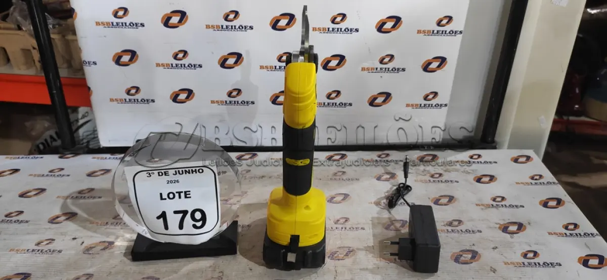 LOTE 179 - 01 TESOURA DE PODA ELÉTRICA A BATERIA 48V MARCA BOMVINK. (NO ESTADO) ATENÇÃO! FAZER A VISITAÇÃO ANTES DE ARREMATAR, NÃO SABEMOS SE FUNCIONA, LEILÃO NÃO TEM GARANTIA E NEM DEVOLUÇÃO, SUJEITO A POSSÍVEIS AVARIAS VISÍVEIS/OCULTAS E/OU AUSÊNCIA DE COMPONENTES.