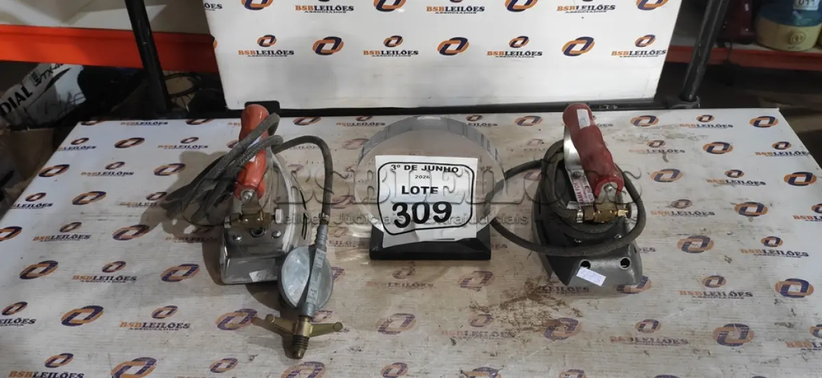 LOTE 309 - 02 FERROS DE PASSAR A GÁS. (NO ESTADO) ATENÇÃO! FAZER A VISITAÇÃO ANTES DE ARREMATAR, NÃO SABEMOS SE FUNCIONA, LEILÃO NÃO TEM GARANTIA E NEM DEVOLUÇÃO, SUJEITO A POSSÍVEIS AVARIAS VISÍVEIS/OCULTAS E/OU AUSÊNCIA DE COMPONENTES.