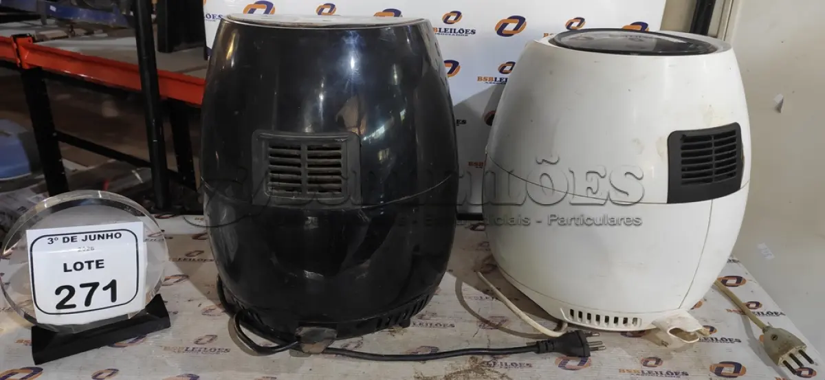 LOTE 271 - 02 AIR FRYER MARCA BRITÂNIA E PHILCO. (NO ESTADO) ATENÇÃO! FAZER A VISITAÇÃO ANTES DE ARREMATAR, NÃO SABEMOS SE FUNCIONA, LEILÃO NÃO TEM GARANTIA E NEM DEVOLUÇÃO, SUJEITO A POSSÍVEIS AVARIAS VISÍVEIS/OCULTAS E/OU AUSÊNCIA DE COMPONENTES.