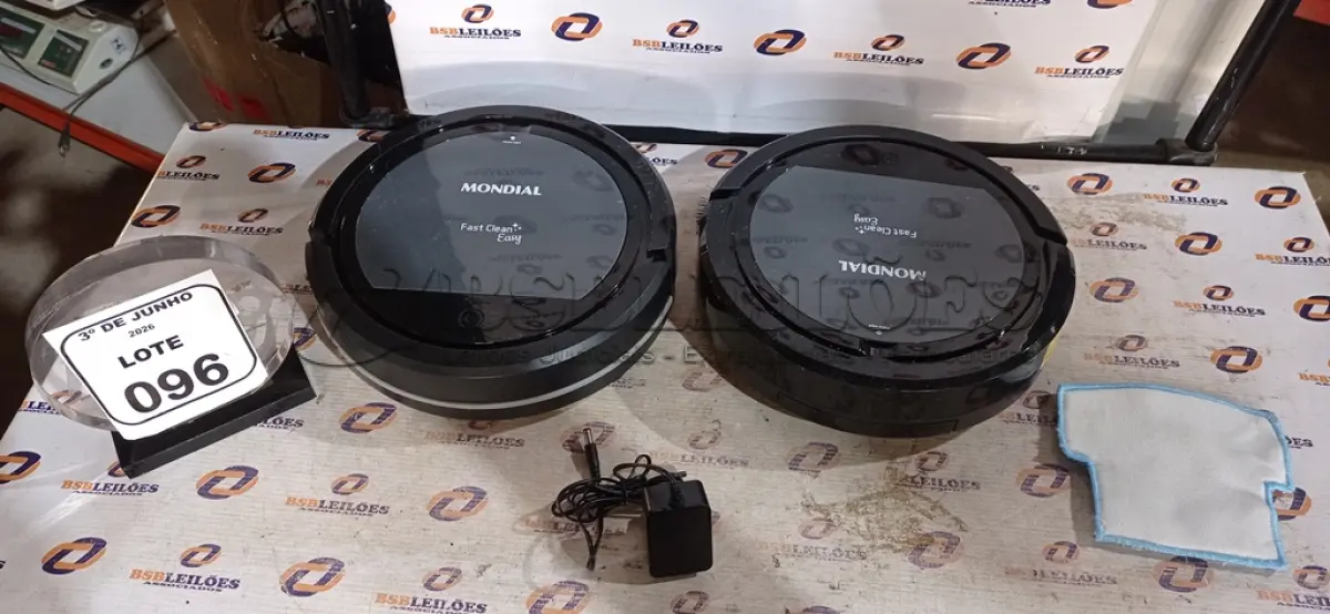 LOTE 096 - 02 ASPIRADORES DE PÓ ROBÔ. (NO ESTADO) ATENÇÃO! FAZER A VISITAÇÃO ANTES DE ARREMATAR, NÃO SABEMOS SE FUNCIONA, LEILÃO NÃO TEM GARANTIA E NEM DEVOLUÇÃO, SUJEITO A POSSÍVEIS AVARIAS VISÍVEIS/OCULTAS E/OU AUSÊNCIA DE COMPONENTES.