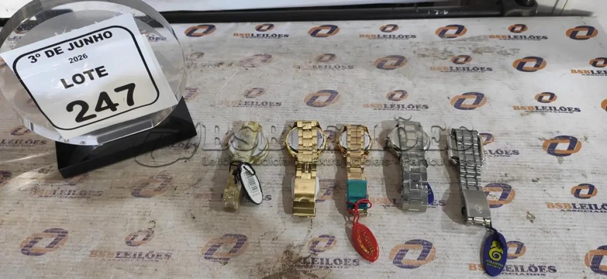 LOTE 247 - 05 RELÓGIOS DE PULSO. (NO ESTADO) ATENÇÃO! FAZER A VISITAÇÃO ANTES DE ARREMATAR, NÃO SABEMOS SE FUNCIONA, LEILÃO NÃO TEM GARANTIA E NEM DEVOLUÇÃO, SUJEITO A POSSÍVEIS AVARIAS VISÍVEIS/OCULTAS E/OU AUSÊNCIA DE COMPONENTES.