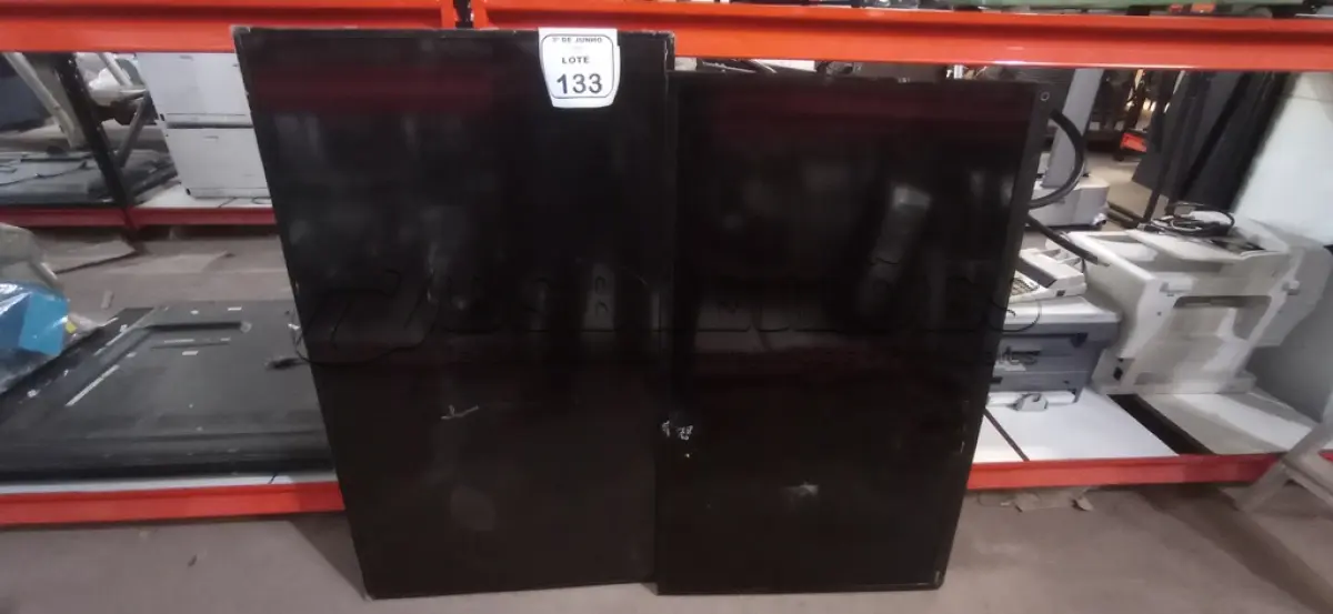 LOTE 133 - 01 TV 43’’ MARCA PHILIPS E 01 TV 42’’ MARCA SEMP TOSHIBA PARA RETIRADA DE PEÇAS. (NO ESTADO) ATENÇÃO! FAZER A VISITAÇÃO ANTES DE ARREMATAR, NÃO SABEMOS SE FUNCIONA, LEILÃO NÃO TEM GARANTIA E NEM DEVOLUÇÃO, SUJEITO A POSSÍVEIS AVARIAS VISÍVEIS/OCULTAS E/OU AUSÊNCIA DE COMPONENTES.