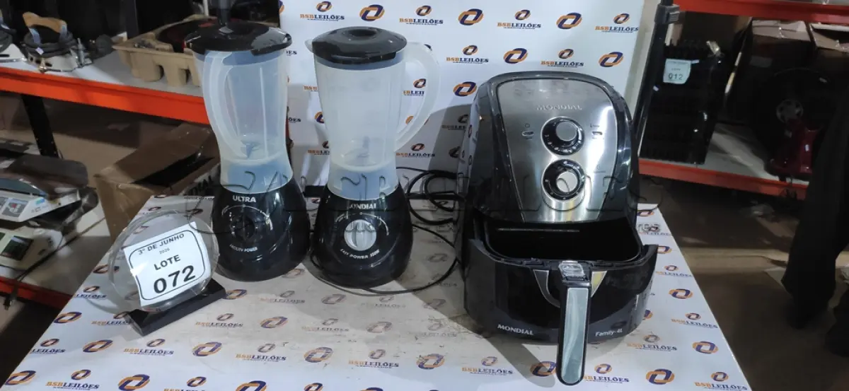 LOTE 072 - 01 AIR FRYER 4L 220V MARCA MONDIAL E 02 LIQUIDIFICADORES 220V. (NO ESTADO) ATENÇÃO! FAZER A VISITAÇÃO ANTES DE ARREMATAR, NÃO SABEMOS SE FUNCIONA, LEILÃO NÃO TEM GARANTIA E NEM DEVOLUÇÃO, SUJEITO A POSSÍVEIS AVARIAS VISÍVEIS/OCULTAS E/OU AUSÊNCIA DE COMPONENTES.