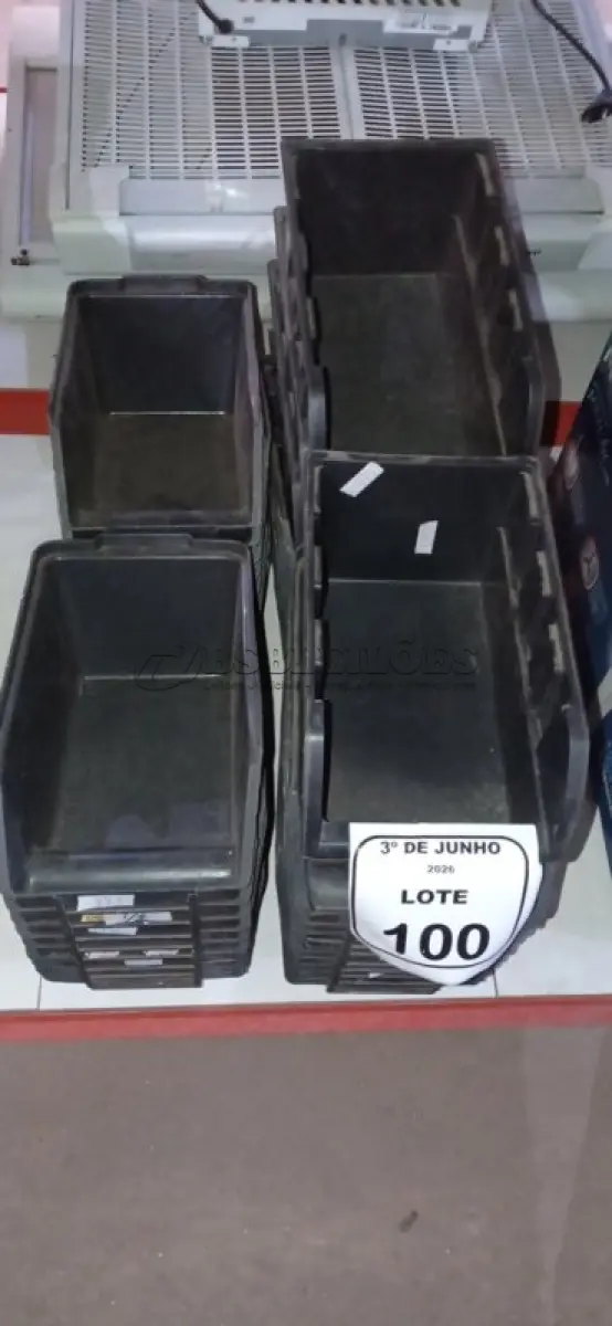 LOTE 100 - 01 LOTE COM GRANDE QUANTIDADE DE CAIXAS DE PLÁSTICO ORGANIZADORAS DE PARAFUSOS. (NO ESTADO) ATENÇÃO! FAZER A VISITAÇÃO ANTES DE ARREMATAR, NÃO SABEMOS SE FUNCIONA, LEILÃO NÃO TEM GARANTIA E NEM DEVOLUÇÃO, SUJEITO A POSSÍVEIS AVARIAS VISÍVEIS/OCULTAS E/OU AUSÊNCIA DE COMPONENTES.