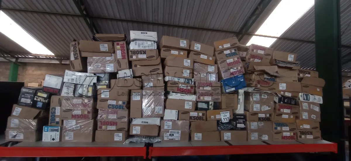 LOTE 117 - 01 LOTE COM GRANDE QUANTIDADE DE TONNERS PARA IMPRESSORAS DE MARCASSE MODELOS DIVERSOS. (NO ESTADO) ATENÇÃO! FAZER A VISITAÇÃO ANTES DE ARREMATAR, NÃO SABEMOS SE FUNCIONA, LEILÃO NÃO TEM GARANTIA E NEM DEVOLUÇÃO, SUJEITO A POSSÍVEIS AVARIAS VISÍVEIS/OCULTAS E/OU AUSÊNCIA DE COMPONENTES.