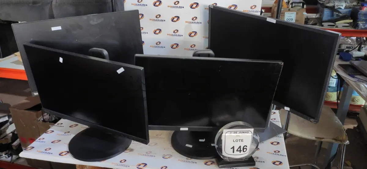 LOTE 146 - 04 MONITORES MODELOS THINLVISION MARCA LENOVO. (NO ESTADO) ATENÇÃO! FAZER A VISITAÇÃO ANTES DE ARREMATAR, NÃO SABEMOS SE FUNCIONA, LEILÃO NÃO TEM GARANTIA E NEM DEVOLUÇÃO, SUJEITO A POSSÍVEIS AVARIAS VISÍVEIS/OCULTAS E/OU AUSÊNCIA DE COMPONENTES.