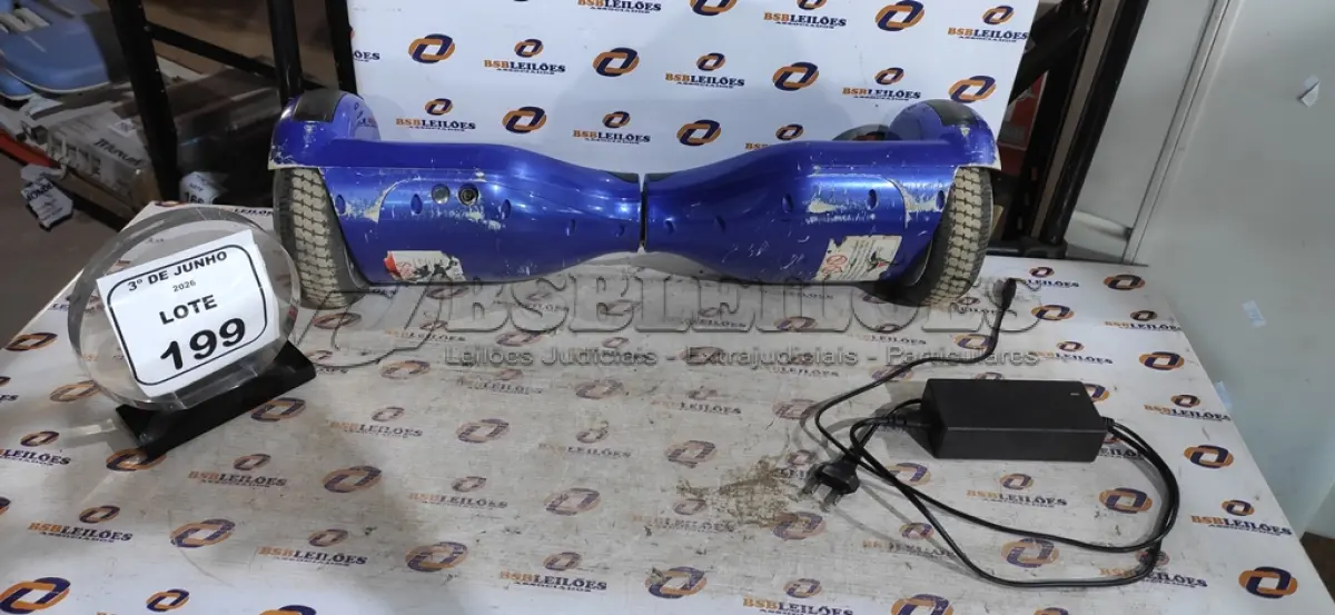 LOTE 199 - 01 HOVERBOARD COM CARREGADOR. (NO ESTADO) ATENÇÃO! FAZER A VISITAÇÃO ANTES DE ARREMATAR, NÃO SABEMOS SE FUNCIONA, LEILÃO NÃO TEM GARANTIA E NEM DEVOLUÇÃO, SUJEITO A POSSÍVEIS AVARIAS VISÍVEIS/OCULTAS E/OU AUSÊNCIA DE COMPONENTES.