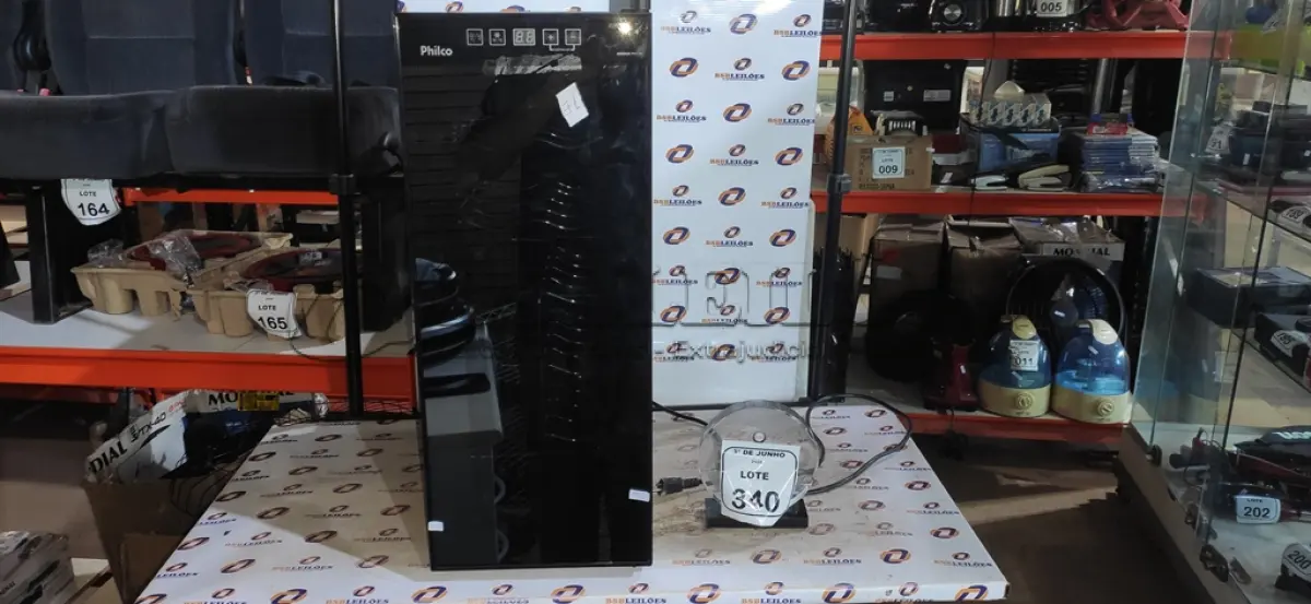 LOTE 340 - 01 ADEGA DE VINHOS MODELO PH12E 220V MARCA PHILCO. (NO ESTADO) ATENÇÃO! FAZER A VISITAÇÃO ANTES DE ARREMATAR, NÃO SABEMOS SE FUNCIONA, LEILÃO NÃO TEM GARANTIA E NEM DEVOLUÇÃO, SUJEITO A POSSÍVEIS AVARIAS VISÍVEIS/OCULTAS E/OU AUSÊNCIA DE COMPONENTES.