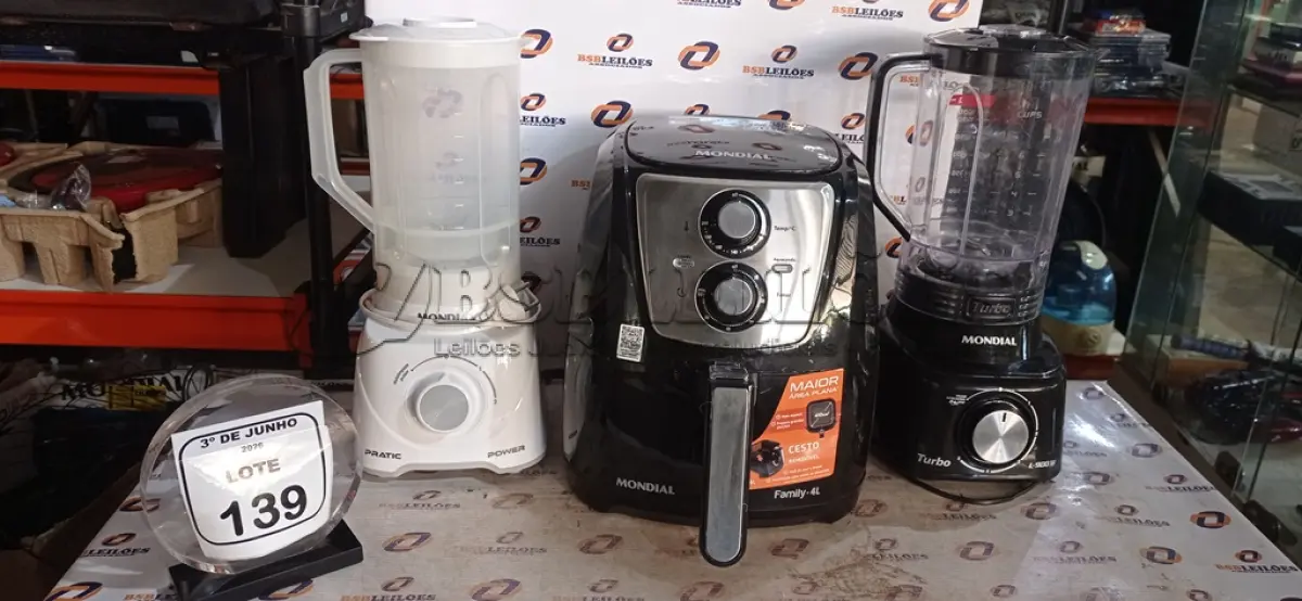 LOTE 139 - 01 AIR FRYER 4L E 02 LIQUIDIFICADORES DE MODELOS DIVERSOS MARCA MONDIAL. (NO ESTADO) ATENÇÃO! FAZER A VISITAÇÃO ANTES DE ARREMATAR, NÃO SABEMOS SE FUNCIONA, LEILÃO NÃO TEM GARANTIA E NEM DEVOLUÇÃO, SUJEITO A POSSÍVEIS AVARIAS VISÍVEIS/OCULTAS E/OU AUSÊNCIA DE COMPONENTES.