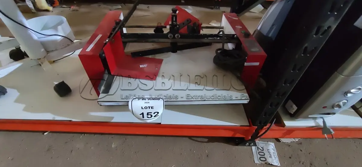 LOTE 152 - 01 SERRILHADEIRA GRÁFICA. (NO ESTADO) ATENÇÃO! FAZER A VISITAÇÃO ANTES DE ARREMATAR, NÃO SABEMOS SE FUNCIONA, LEILÃO NÃO TEM GARANTIA E NEM DEVOLUÇÃO, SUJEITO A POSSÍVEIS AVARIAS VISÍVEIS/OCULTAS E/OU AUSÊNCIA DE COMPONENTES.