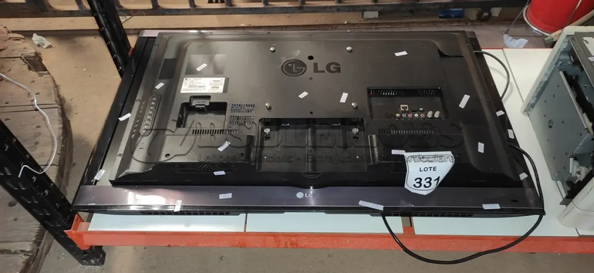 LOTE 331 - 02 TVS 32’’ E 42’’ MARCA LG PARA RETIRADA DE PEÇAS. (NO ESTADO) ATENÇÃO! FAZER A VISITAÇÃO ANTES DE ARREMATAR, NÃO SABEMOS SE FUNCIONA, LEILÃO NÃO TEM GARANTIA E NEM DEVOLUÇÃO, SUJEITO A POSSÍVEIS AVARIAS VISÍVEIS/OCULTAS E/OU AUSÊNCIA DE COMPONENTES.