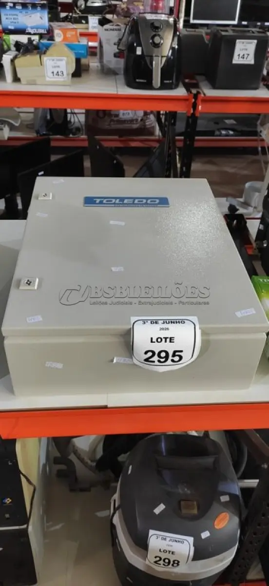 LOTE 295 - 01 MÓDULO DE BALANÇA MARCA TOLEDO. (NO ESTADO) ATENÇÃO! FAZER A VISITAÇÃO ANTES DE ARREMATAR, NÃO SABEMOS SE FUNCIONA, LEILÃO NÃO TEM GARANTIA E NEM DEVOLUÇÃO, SUJEITO A POSSÍVEIS AVARIAS VISÍVEIS/OCULTAS E/OU AUSÊNCIA DE COMPONENTES.