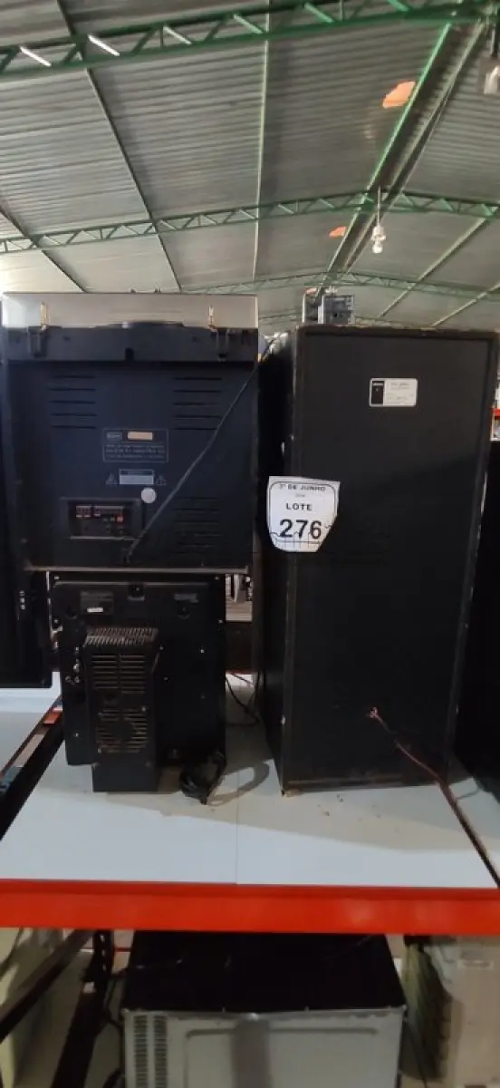 LOTE 276 - 01 MINI SYSTEM MARCA GENEZI E 01 APARELHO DE SOM 3 EM 1 MODELO SS-7700 MARCA CCE E 01 CAIXA DE SOM MODELO SS-B1212 MARCA SONY. (NO ESTADO) ATENÇÃO! FAZER A VISITAÇÃO ANTES DE ARREMATAR, NÃO SABEMOS SE FUNCIONA, LEILÃO NÃO TEM GARANTIA E NEM DEVOLUÇÃO, SUJEITO A POSSÍVEIS AVARIAS VISÍVEIS/OCULTAS E/OU AUSÊNCIA DE COMPONENTES.