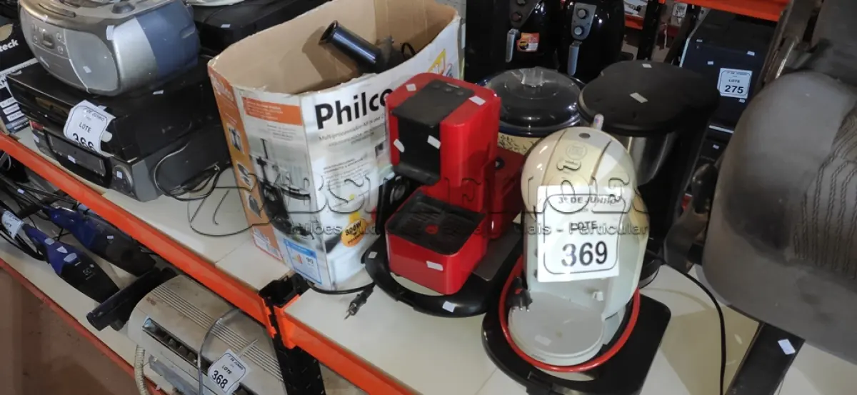 LOTE 369 - 01 MULTIPROCESSADOR DE ALIMENTOS 220V 800W MARCA PHILCO, 01 SELADOR A VÁCUO PORTATIL, 03 CAFETEIRAS, 02 SANDUICHEIRAS E 01 PANELA ELÉTRICA. (NO ESTADO) ATENÇÃO! FAZER A VISITAÇÃO ANTES DE ARREMATAR, NÃO SABEMOS SE FUNCIONA, LEILÃO NÃO TEM GARANTIA E NEM DEVOLUÇÃO, SUJEITO A POSSÍVEIS AVARIAS VISÍVEIS/OCULTAS E/OU AUSÊNCIA DE COMPONENTES.