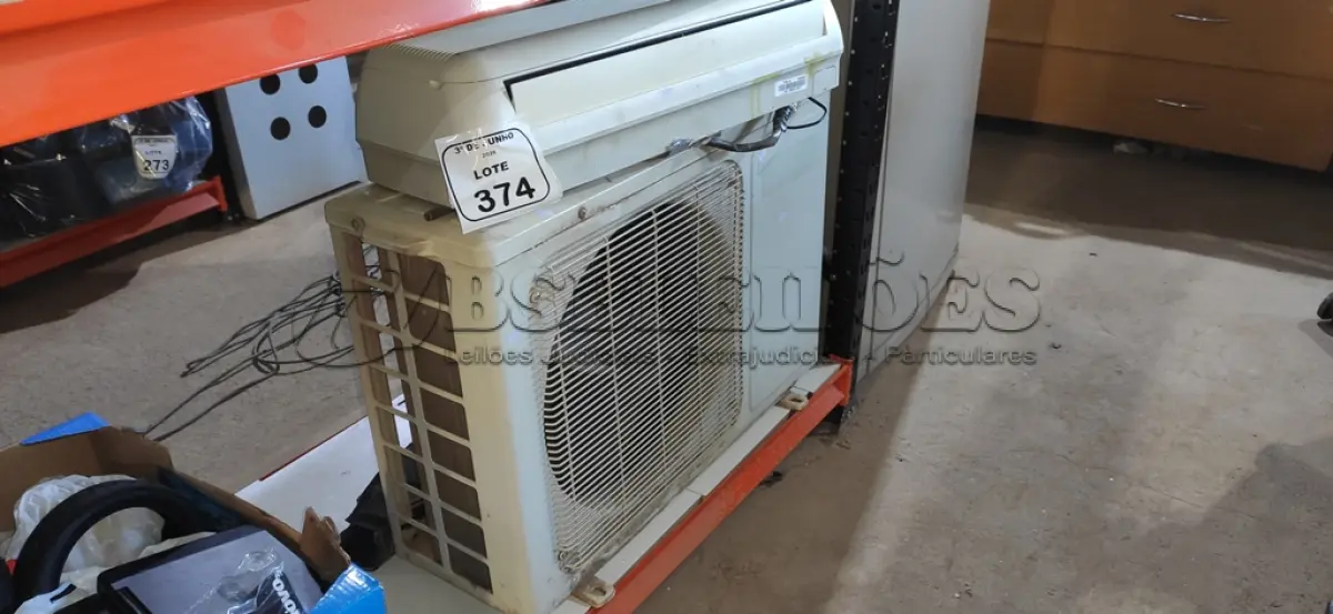LOTE 374 - 01 EVAPORADORA 6000 BTU/H E 01 CONDENSADORA 12000 BTU/H. (NO ESTADO) ATENÇÃO! FAZER A VISITAÇÃO ANTES DE ARREMATAR, NÃO SABEMOS SE FUNCIONA, LEILÃO NÃO TEM GARANTIA E NEM DEVOLUÇÃO, SUJEITO A POSSÍVEIS AVARIAS VISÍVEIS/OCULTAS E/OU AUSÊNCIA DE COMPONENTES.