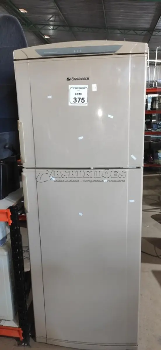 LOTE 375 - 01 GELADEIRA 460L 220V MARCA CONTINENTAL. (NO ESTADO) ATENÇÃO! FAZER A VISITAÇÃO ANTES DE ARREMATAR, NÃO SABEMOS SE FUNCIONA, LEILÃO NÃO TEM GARANTIA E NEM DEVOLUÇÃO, SUJEITO A POSSÍVEIS AVARIAS VISÍVEIS/OCULTAS E/OU AUSÊNCIA DE COMPONENTES.