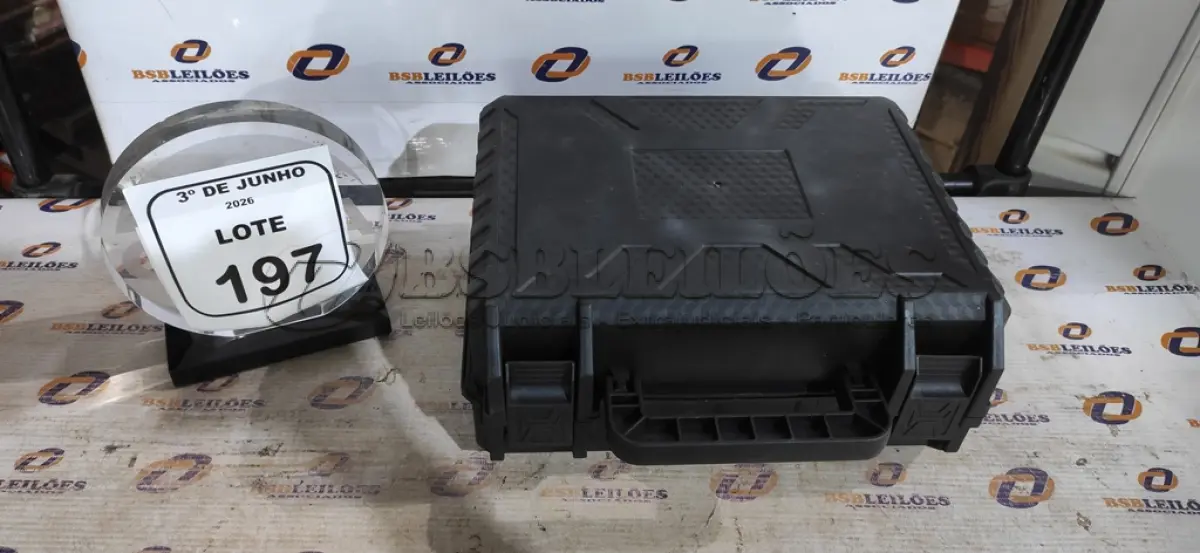 LOTE 197 - 01 CHAVE DE IMPACTO A BATERIA 48V COM CARREGADOR, JOGO DE SEQUQTE E CASE MARCA DAOYEE. (NO ESTADO) ATENÇÃO! FAZER A VISITAÇÃO ANTES DE ARREMATAR, NÃO SABEMOS SE FUNCIONA, LEILÃO NÃO TEM GARANTIA E NEM DEVOLUÇÃO, SUJEITO A POSSÍVEIS AVARIAS VISÍVEIS/OCULTAS E/OU AUSÊNCIA DE COMPONENTES.