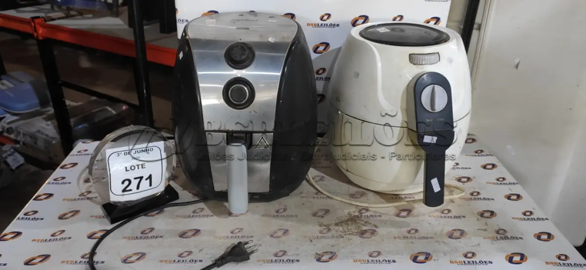 LOTE 271 - 02 AIR FRYER MARCA BRITÂNIA E PHILCO. (NO ESTADO) ATENÇÃO! FAZER A VISITAÇÃO ANTES DE ARREMATAR, NÃO SABEMOS SE FUNCIONA, LEILÃO NÃO TEM GARANTIA E NEM DEVOLUÇÃO, SUJEITO A POSSÍVEIS AVARIAS VISÍVEIS/OCULTAS E/OU AUSÊNCIA DE COMPONENTES.